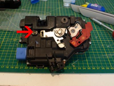 How to repair a tailgate lock of a VW Golf Mk5 V Estate Jetta